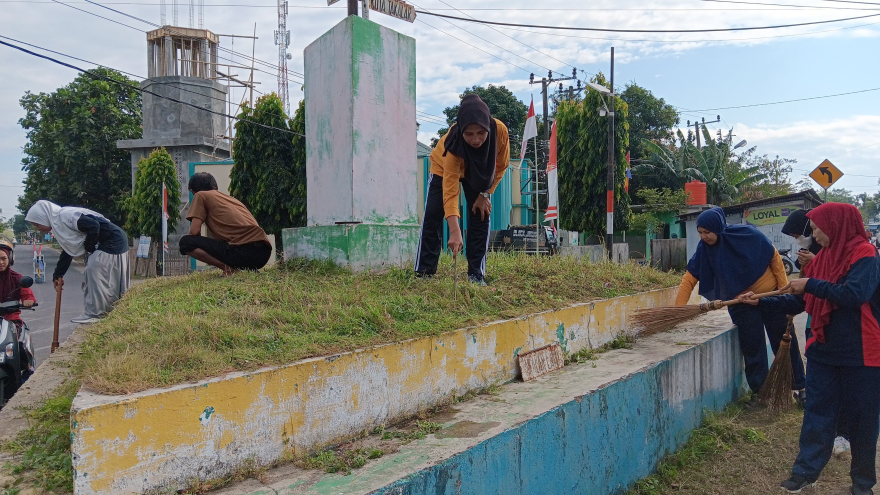 KERJA BAKTI DESA PATANI SAMBUT HARI KEMERDEKAAN KE-80